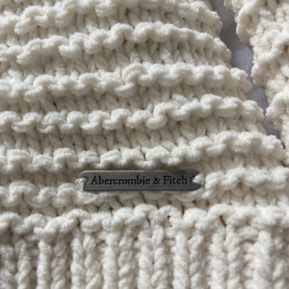 Small Abercrombie & fitch cream colored sweater - Picture 4 of 8